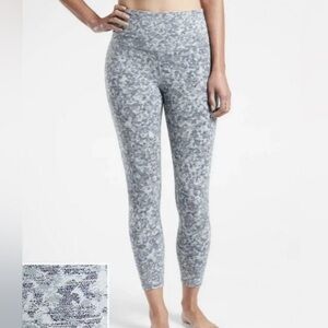 Athleta Elation Textured 7/8 Tight in Meadow Snowfall Blue Size Small Tall